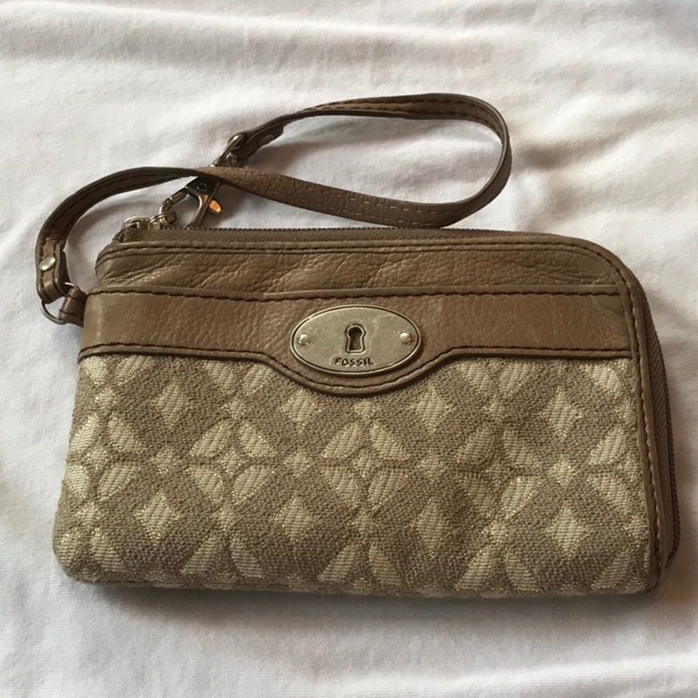 EUC Fossil Wristlet
